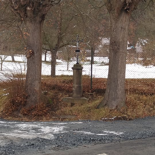 Kříž v Boroticích u křižovatky