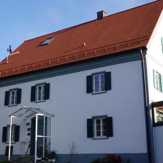 Wohnhaus eines ehemaligen Dreiseithofes