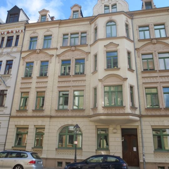 Mietshaus in geschlossener Bebauung Rudolf-Breitscheid-Straße 17