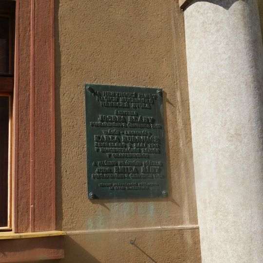 Pamětní deska obětem 2. světové války v pivovaru v Českém Brodu