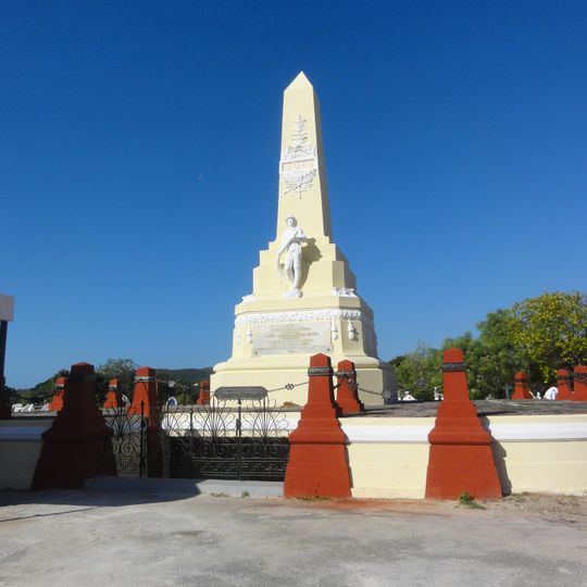 Monumento a los heroes de El Polvorín