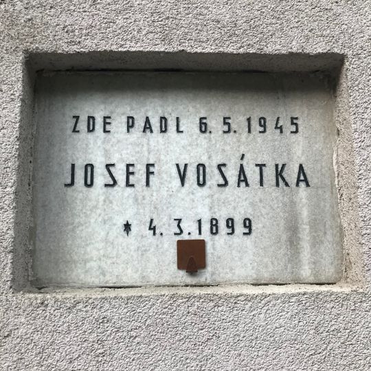 Pamětní deska Josefa Vosátky na domě Batelovská 120/5 v Praze