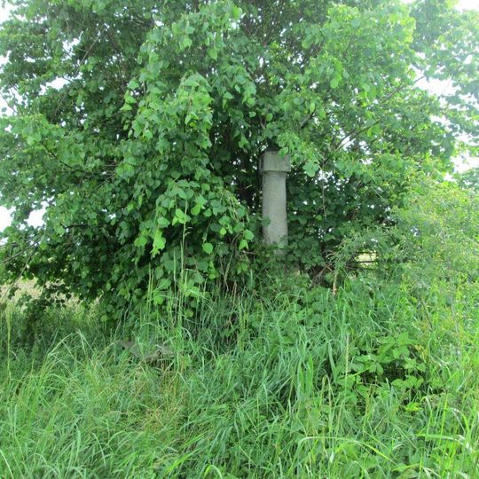 Kříž u polní cesty u Radnic