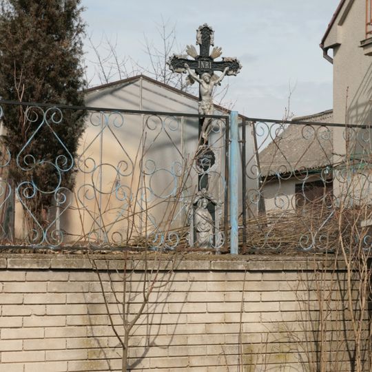 Kříž v zahradě