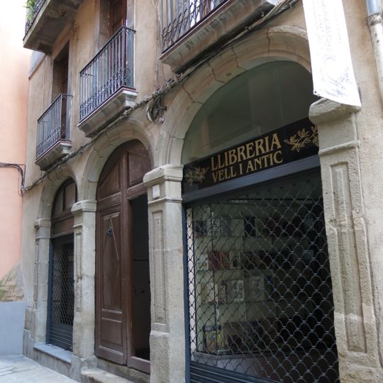 Edifici d'habitatges al carrer Sant Sadurní, 2