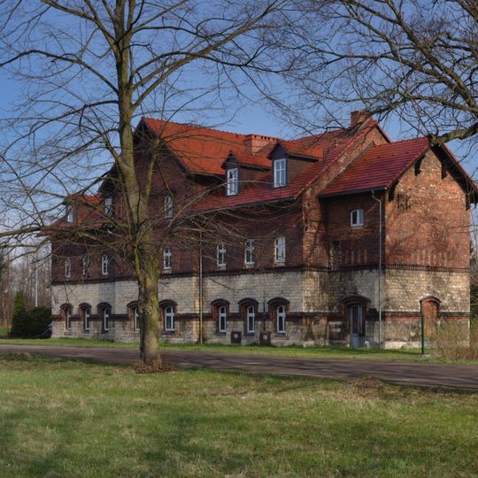 Budynek administracyjny i dawnej mleczarni w zespole folwarcznym w Świerklańcu