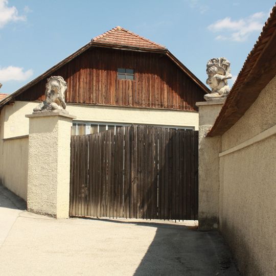 Statues of slaves, Heiligenkreuz
