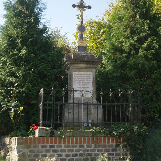 Kříž naproti domu 14 v Libově