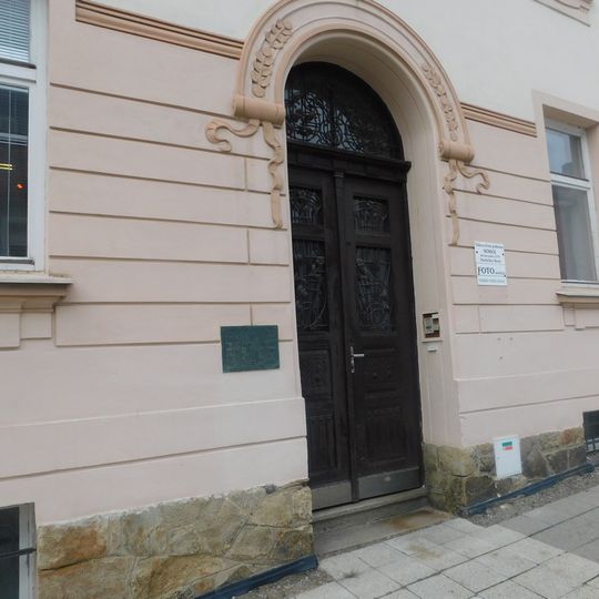 Pamětní deska připomínající sídlo gestapa v Beckovského 2179 v Havlíčkově Brodě