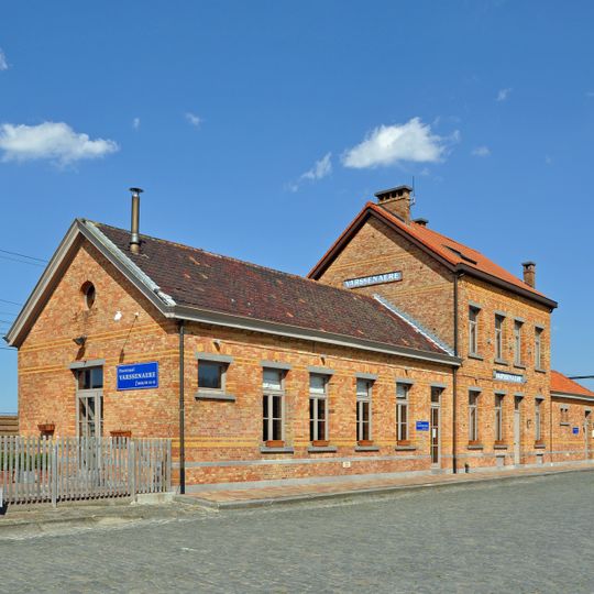Varsenare train station