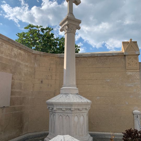 Cemetery cross of Loyes