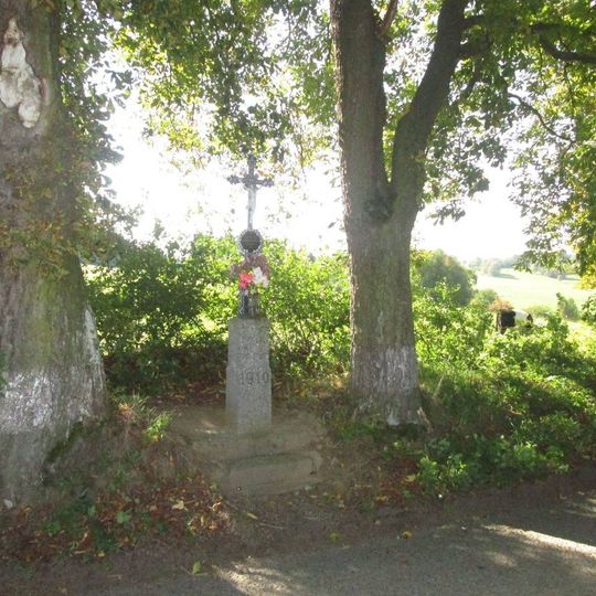 Kříž východně od Nadějkova