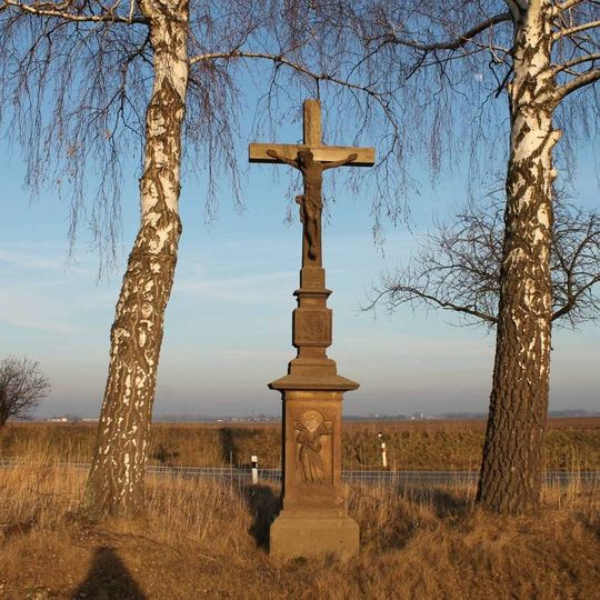 Kříž u Dubčan na rozcestí