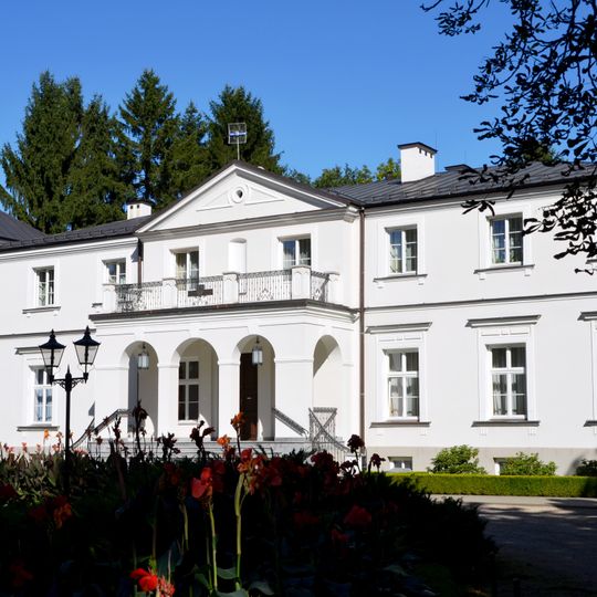 Dwór, Wierzbowa 1 w Niegowie