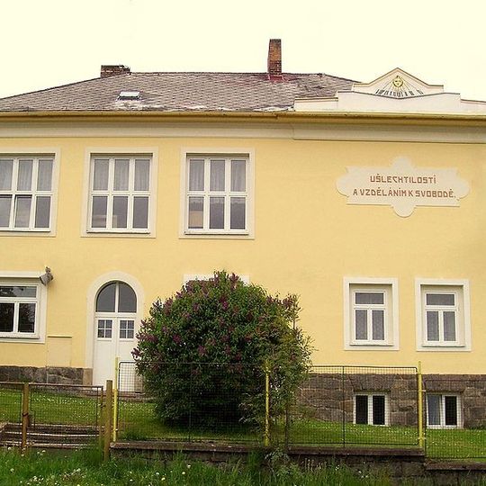 Bývalá škola v Zálesí