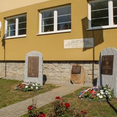 Pomníky padlým ve Svébohově u obecního úřadu