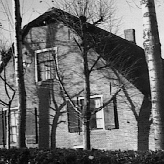 Willem van der Veldenweg 43, Leimuiden