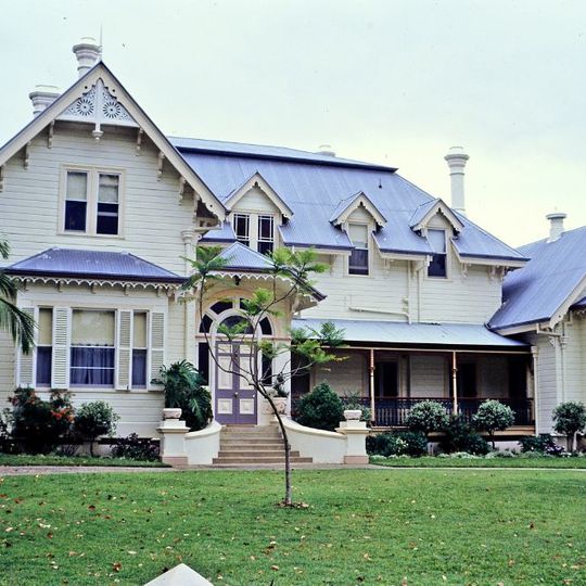 Tighnabruaich, Indooroopilly