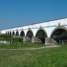 Nine-holed Bridge