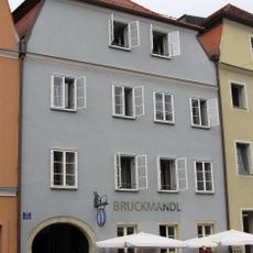 Wohn- und Geschäftshaus