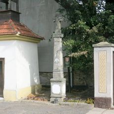 Kříž u zvonice v Martinově