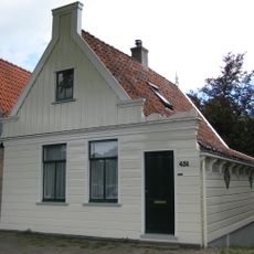 Houten dijkhuis met tuitgevel