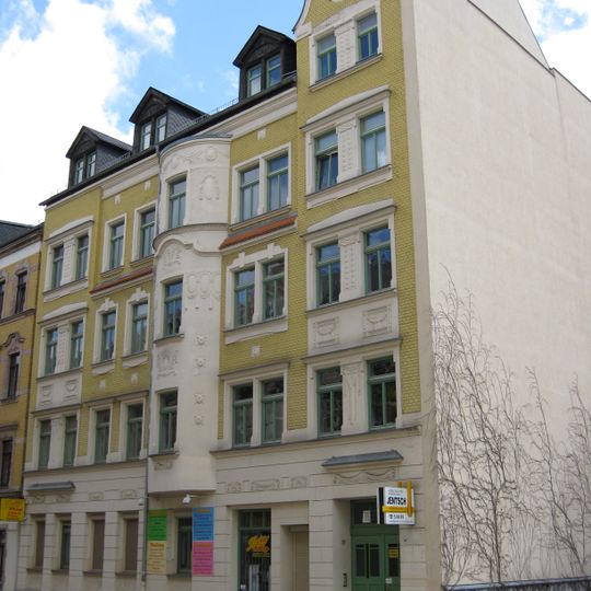 Mietshaus in ehemals geschlossener Bebauung; Lutherstraße 57