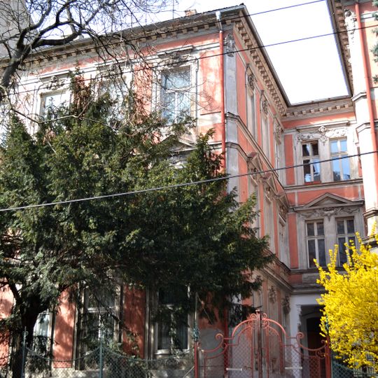 Nájomný dom s areálom, dom bytový