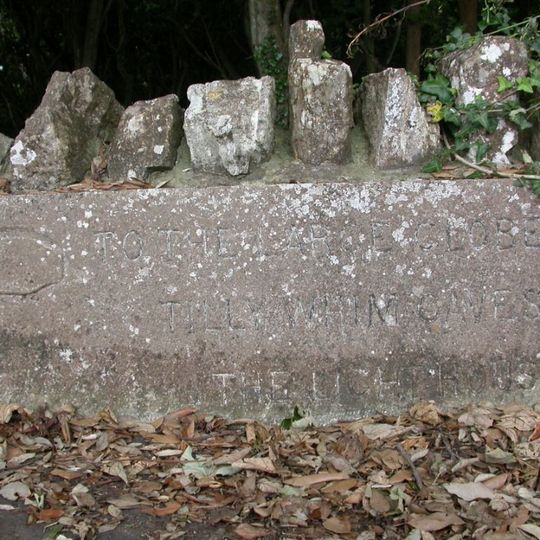 Guidestone, Country Park; opp.  N entrance castle