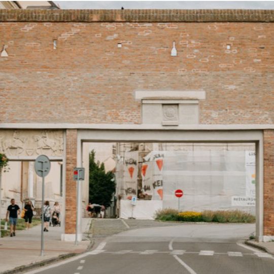 Reliéfy na Bernolákovej bráne