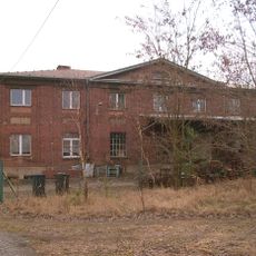 Zwei Wasserkräne, zwei Entaschungsanlagen, Bekohlungsanlage, Eisenbahnkran, Halle D (Wagenfertigung und Reparatur) und Verwaltungsgebäude eines Bahnbetriebswerkes Heinrich-Heine-Straße 43