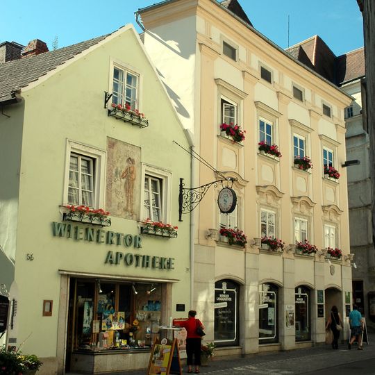 Wohn- und Geschäftshaus, Apotheke