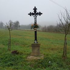 Kříž u silnice jižně od Hředlí