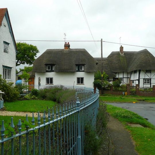 North Moreton Lodge And Railings