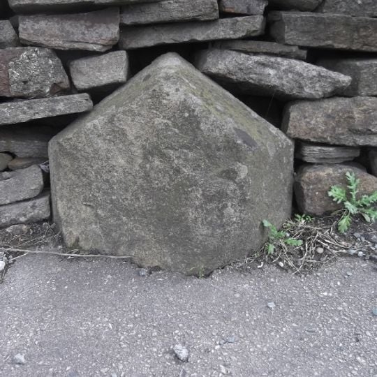 Guidestone, jct Ings Lane into Low Bradley