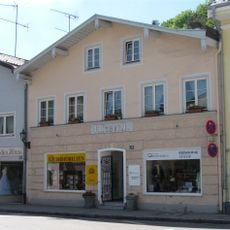 Wohn- und Geschäftshaus