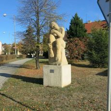 Socha Sen o budoucnu v centru Března