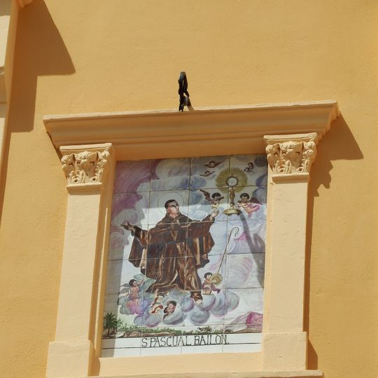 Retablo cerámico de San Pascual Baylón en el callejón Suay