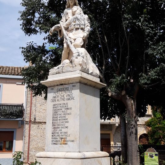Monumento ai caduti a Cropani