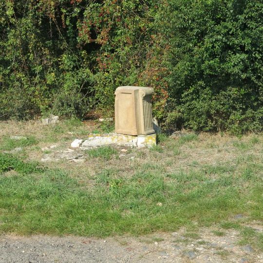 Kříž u silnice severozápadně od Malnic