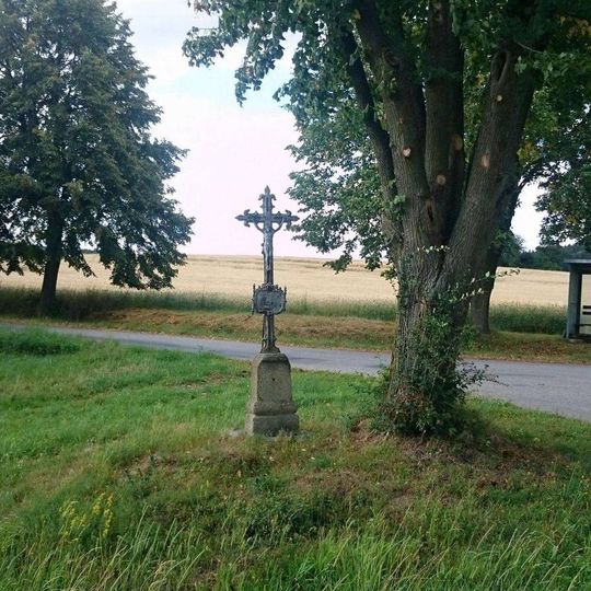 Kříž jihozápadně od Chotčin