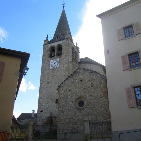 Kirche Saint-Pierre und Glockenturm