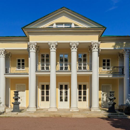 Orlov House in Neskuchny Garden