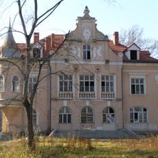 Zespół dworski, Ks. Jerzego Popiełuszki 103 w Krosnie