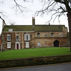Gatehouse and gateway tower to Vicars' Court