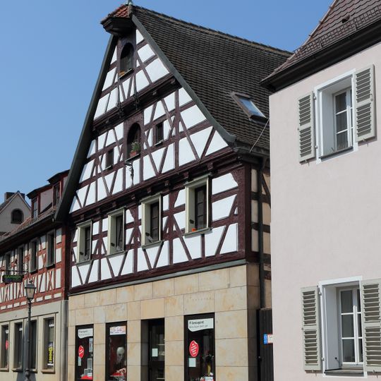 Wohn- und Geschäftshaus