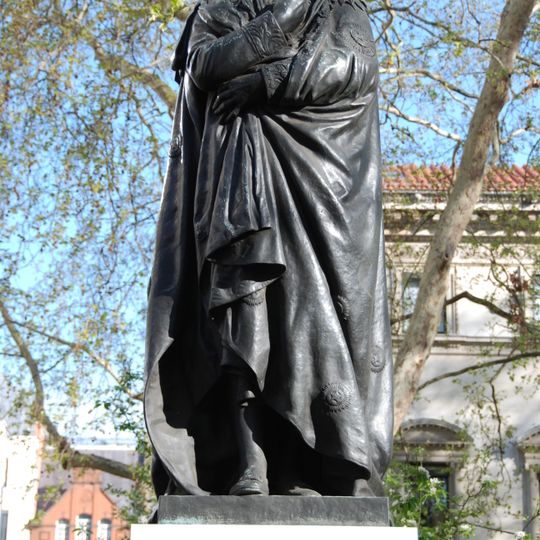 Statue of George Curzon, 1st Marquess Curzon of Kedleston