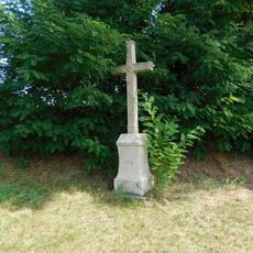 Kříž u silnice východně od Keblova