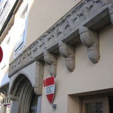 Bürgerhaus mit Teil der inneren Stadtmauer