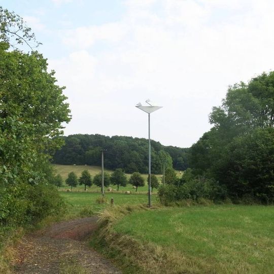 Kovová kinetická plastika Větrný objekt u cesty z Černčic do Bílky